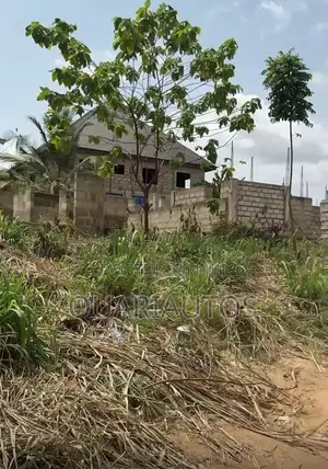 5 Bedroom Uncompleted Building 90x90 Size on 100x90 Land