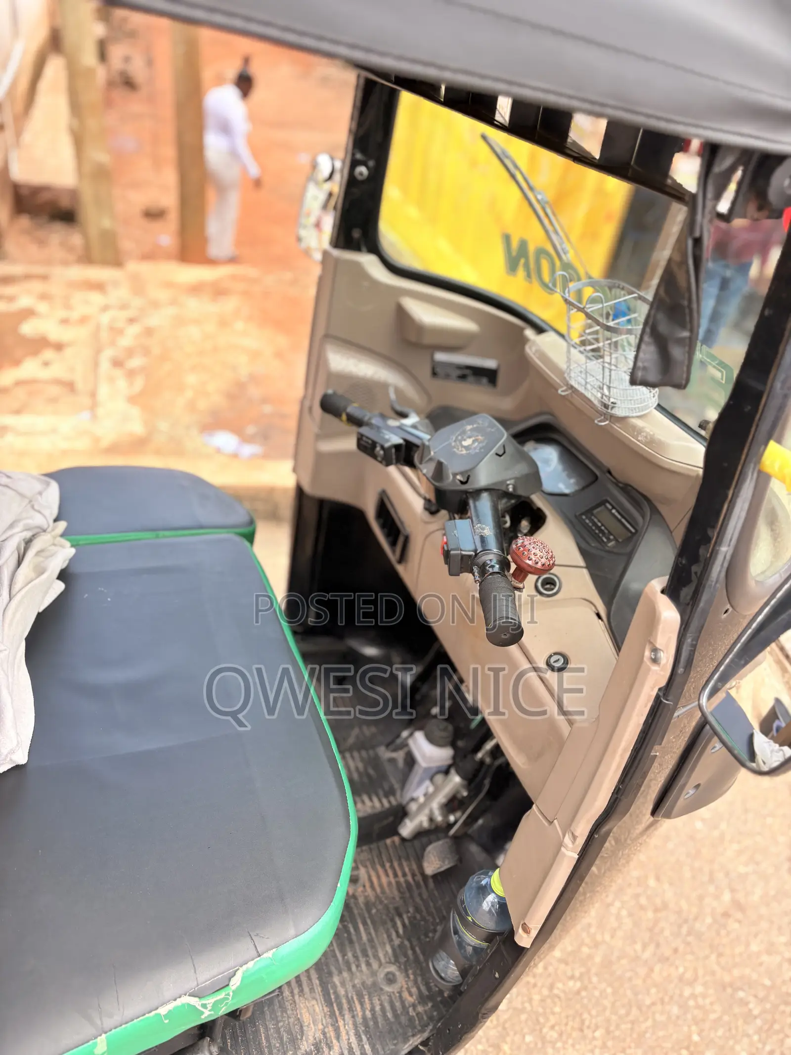Bajaj RE 2025 Black