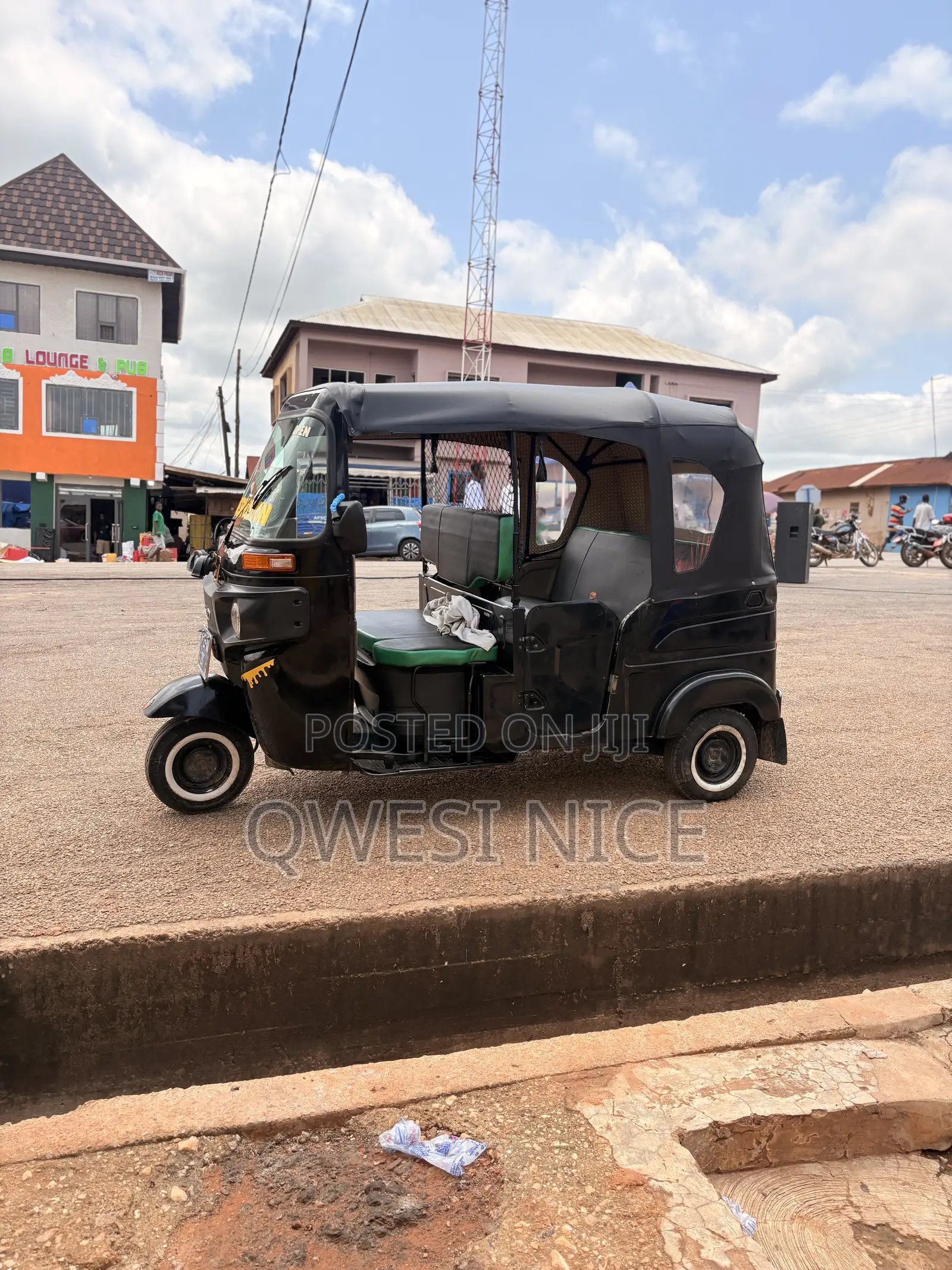 Bajaj RE 2025 Black