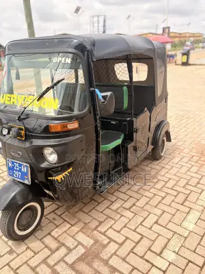 Bajaj RE 2025 Black