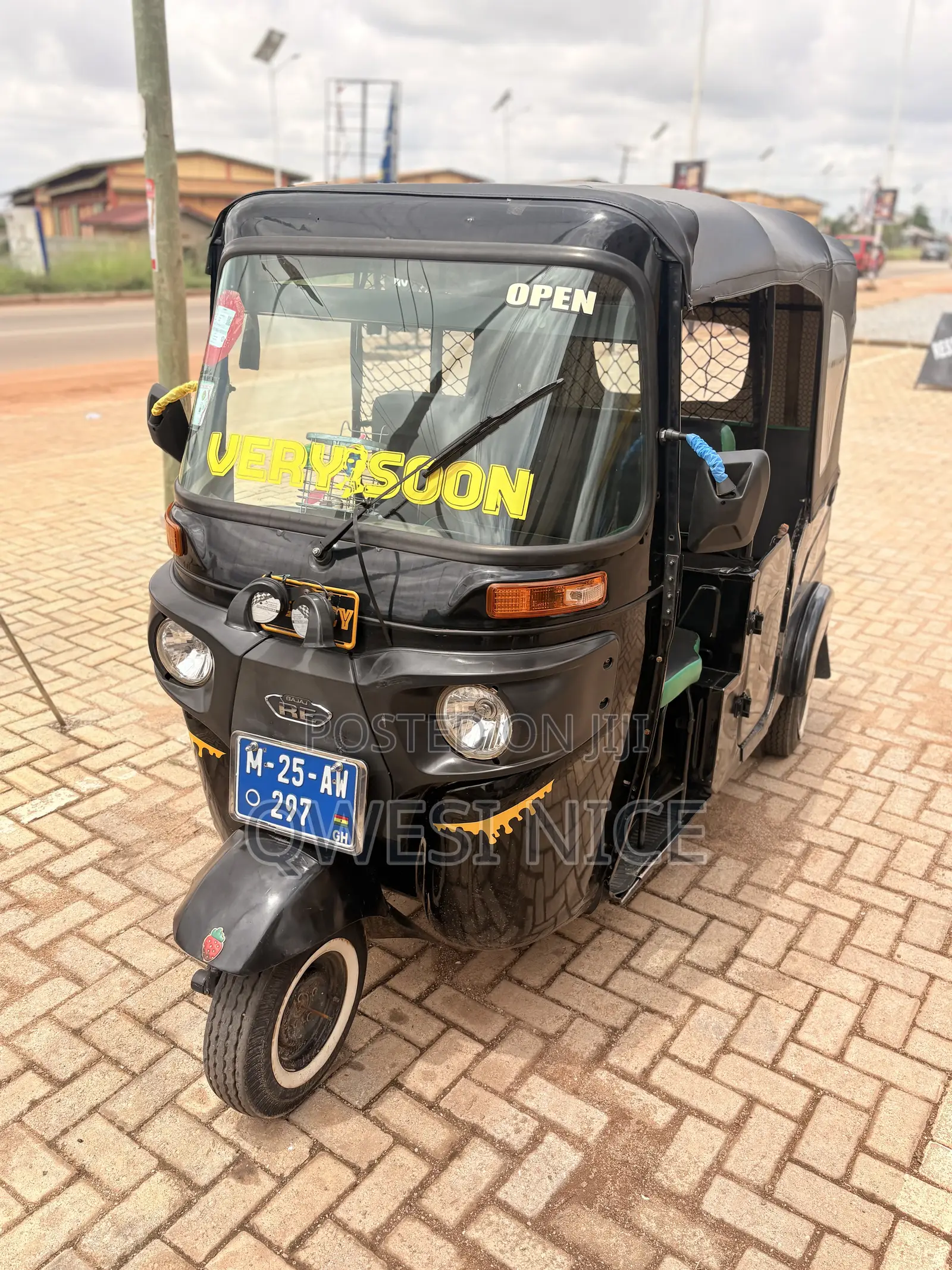 Bajaj RE 2025 Black