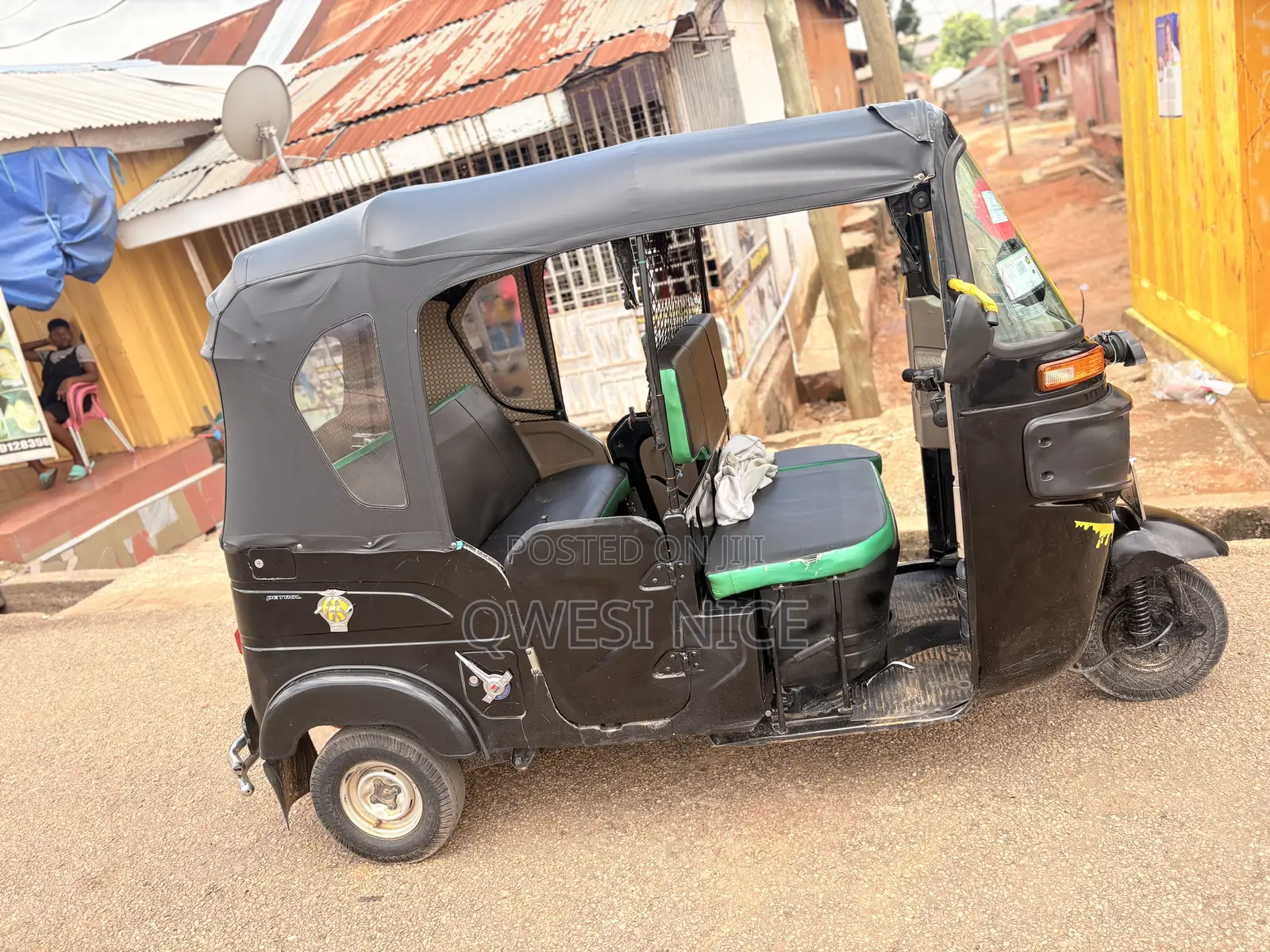 Bajaj RE 2025 Black