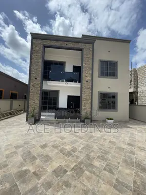 4bdrm Apartment in Ashaley Botwe for sale