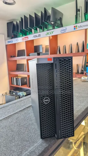 Desktop Computer Dell Precision 5820 16GB Intel Xeon SSD 256GB
