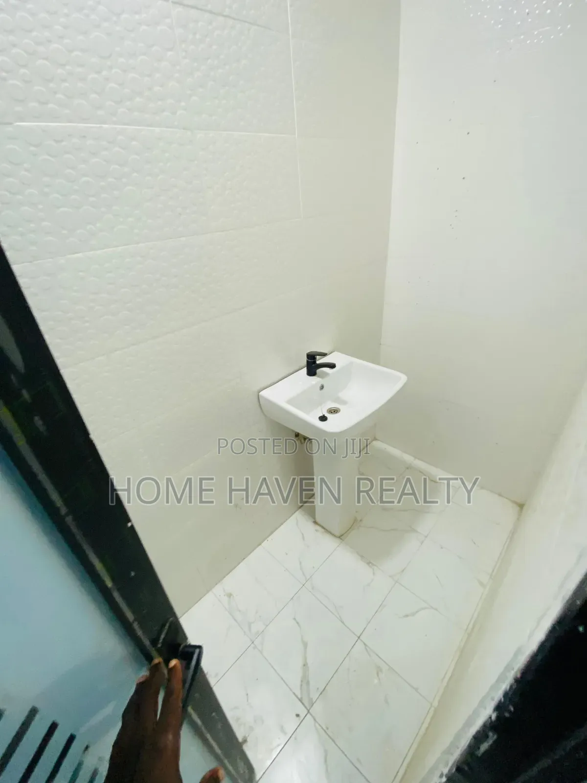2bdrm Apartment in Westland, Presby Church Area for rent