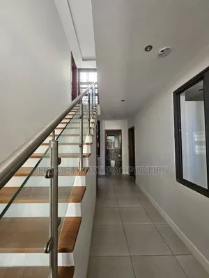 4bdrm Duplex in East Airport for sale