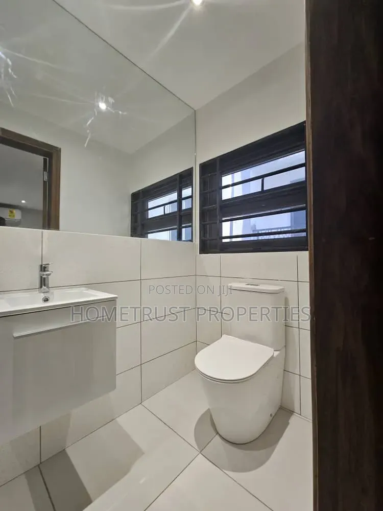 4bdrm Duplex in East Airport for sale