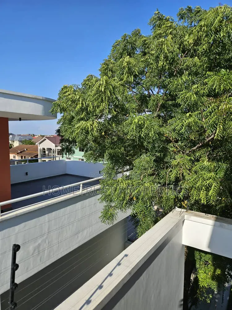 4bdrm Duplex in East Airport for sale
