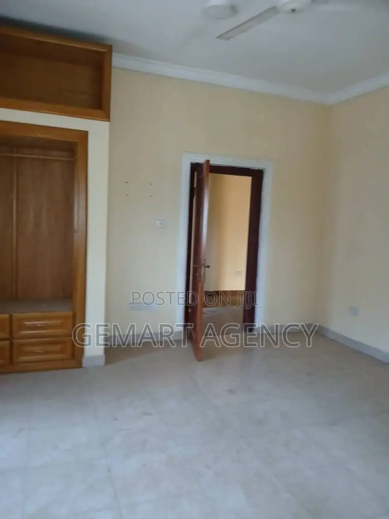 3bdrm Apartment in Kwabenya Acp for rent