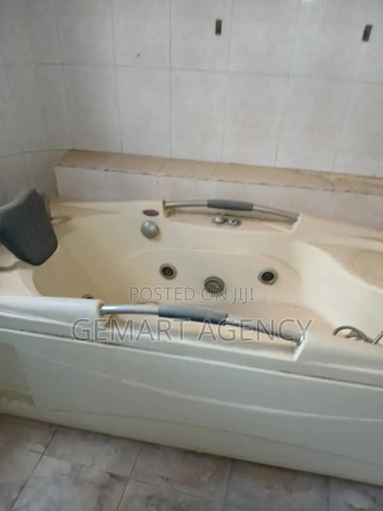 3bdrm Apartment in Kwabenya Acp for rent