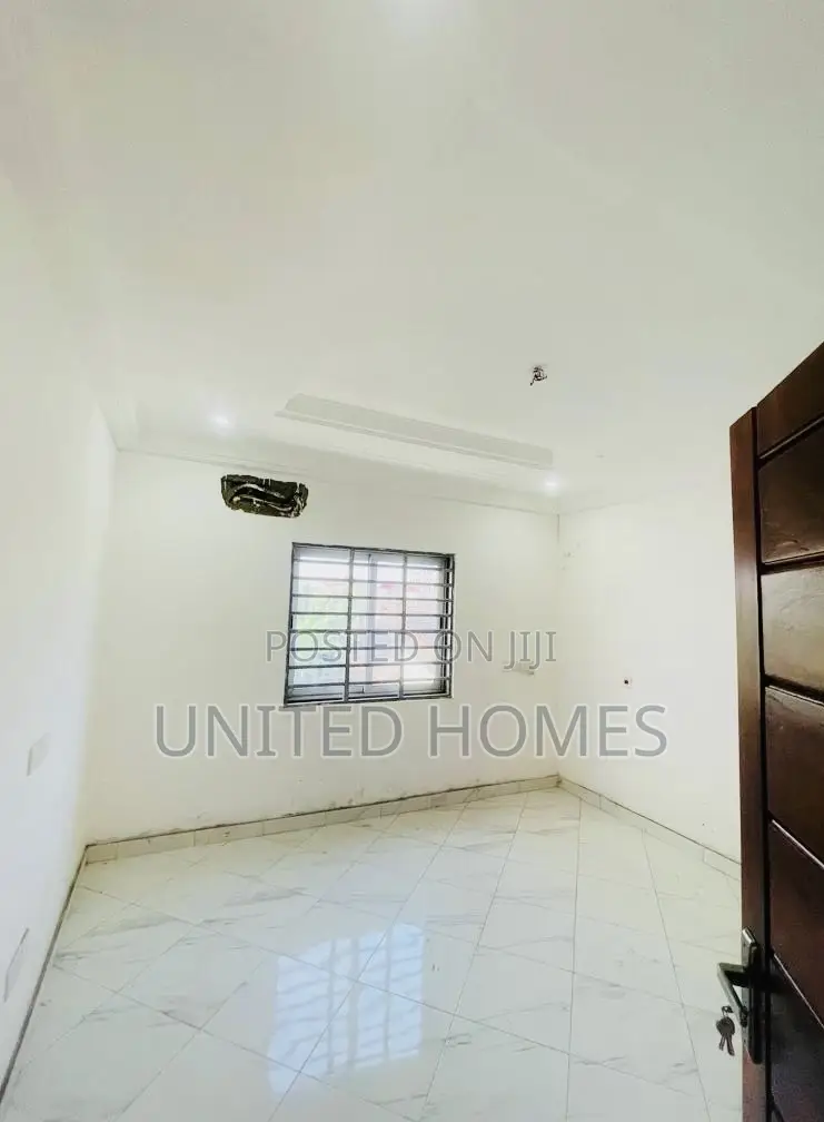 5bdrm House in Achimota for sale