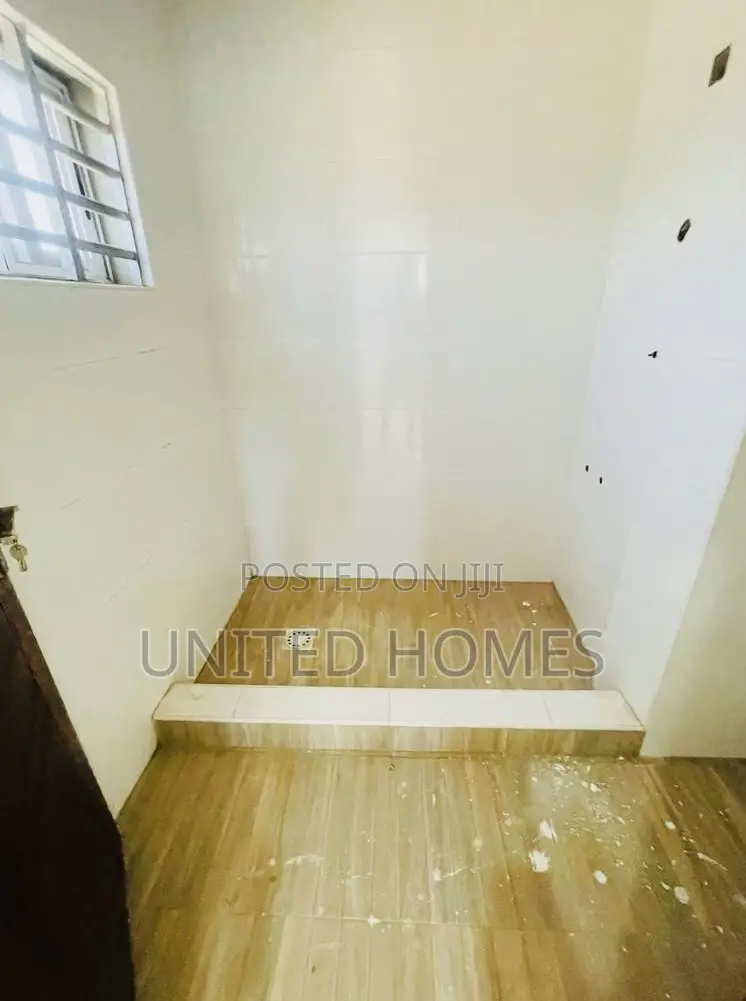 5bdrm House in Achimota for sale