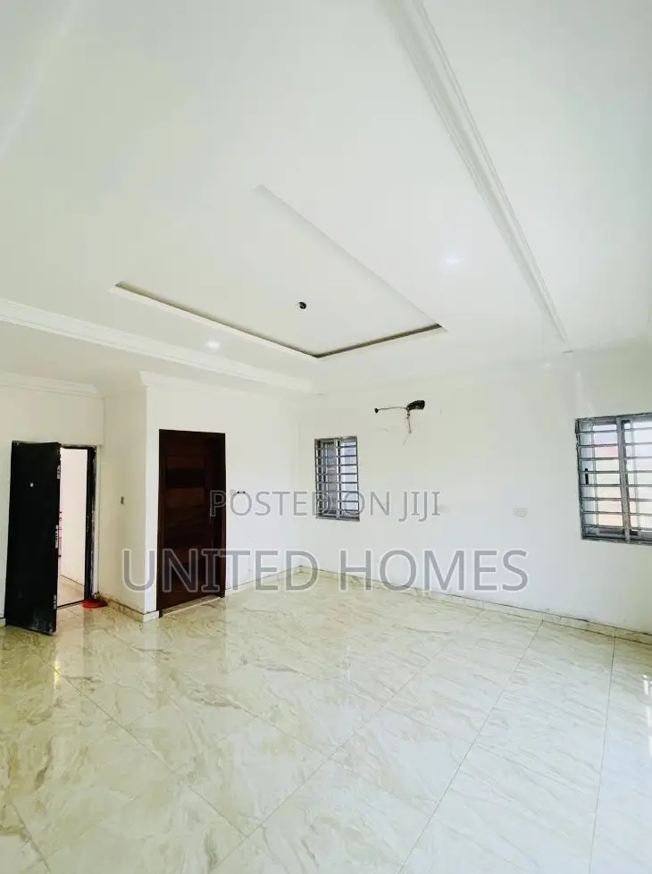 5bdrm House in Achimota for sale