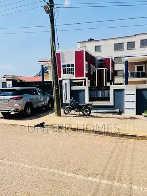5bdrm House in Achimota for sale