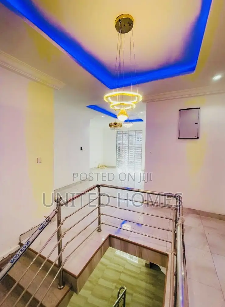 5bdrm House in Achimota for sale