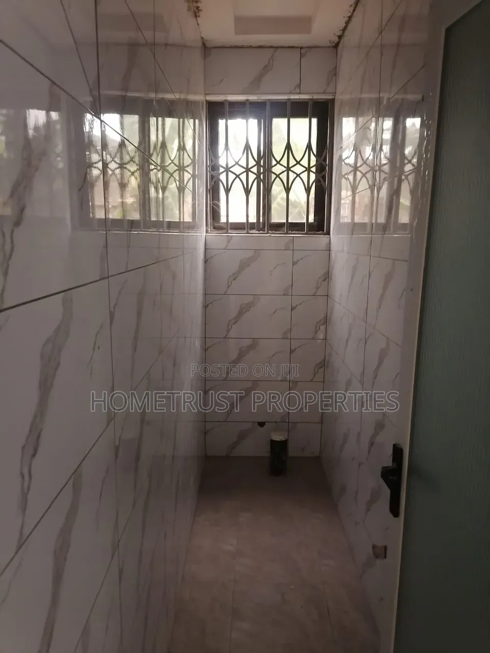 6bdrm Duplex in Amasaman Sapeiman for sale