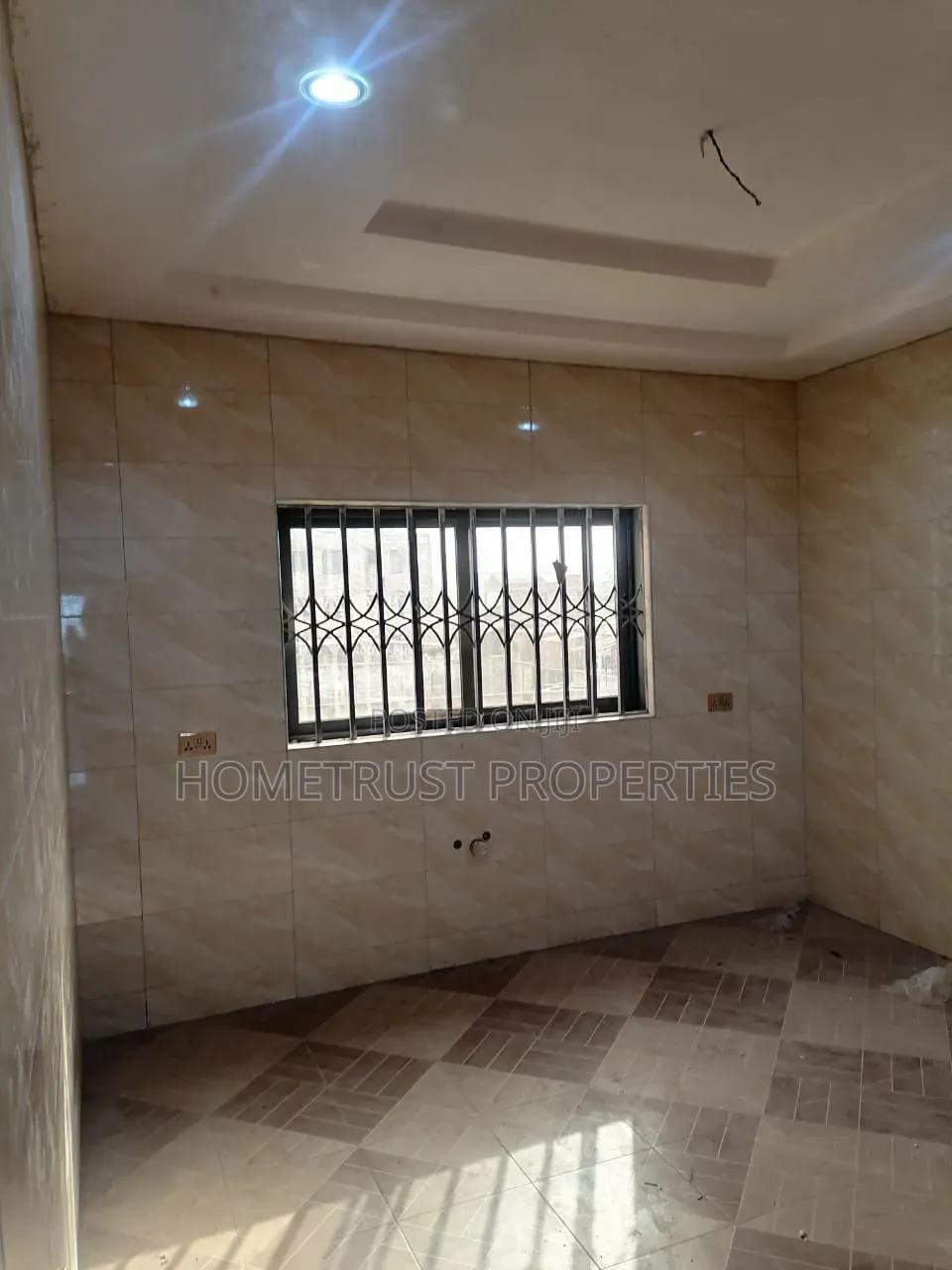 6bdrm Duplex in Amasaman Sapeiman for sale