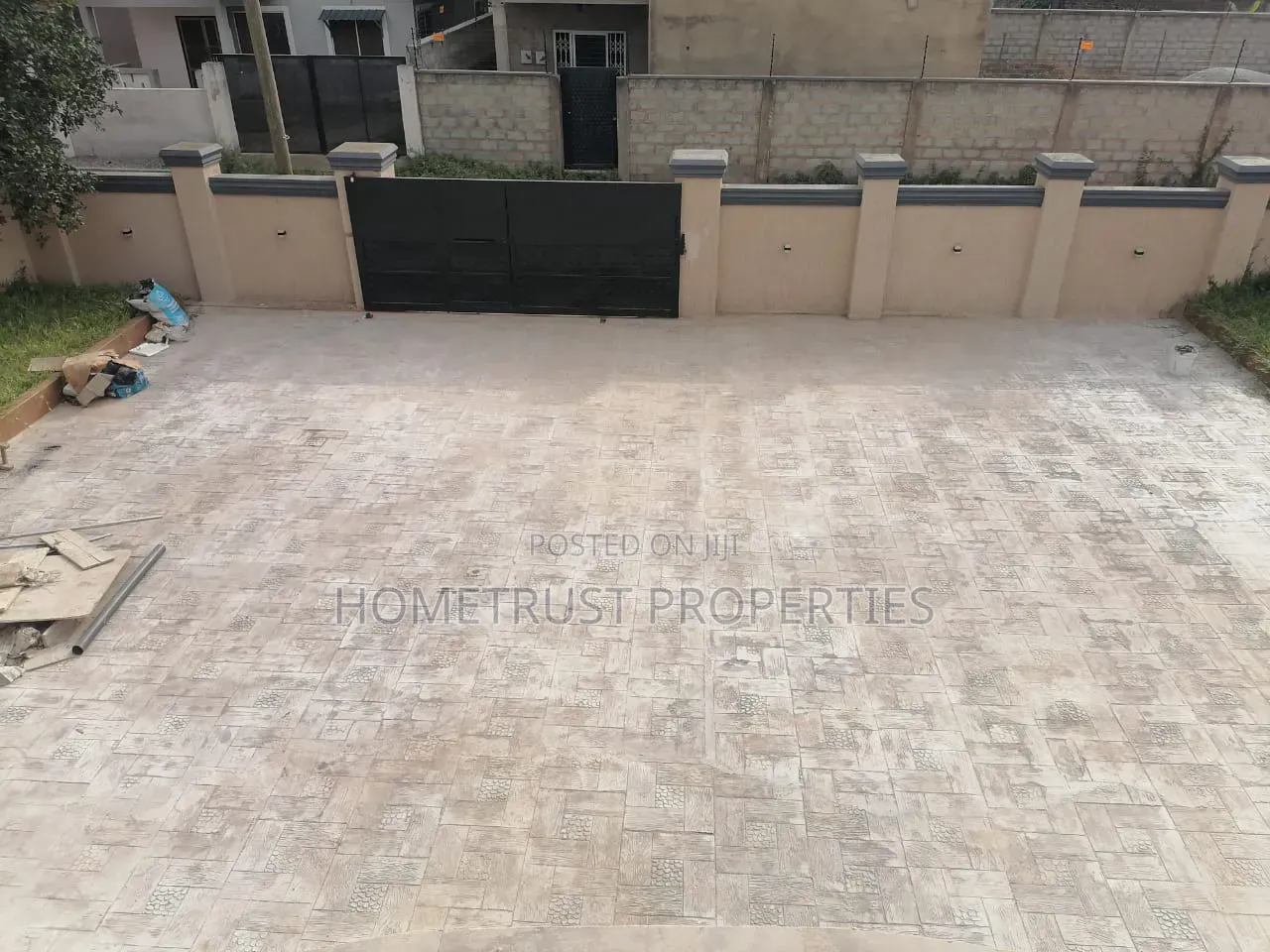 6bdrm Duplex in Amasaman Sapeiman for sale