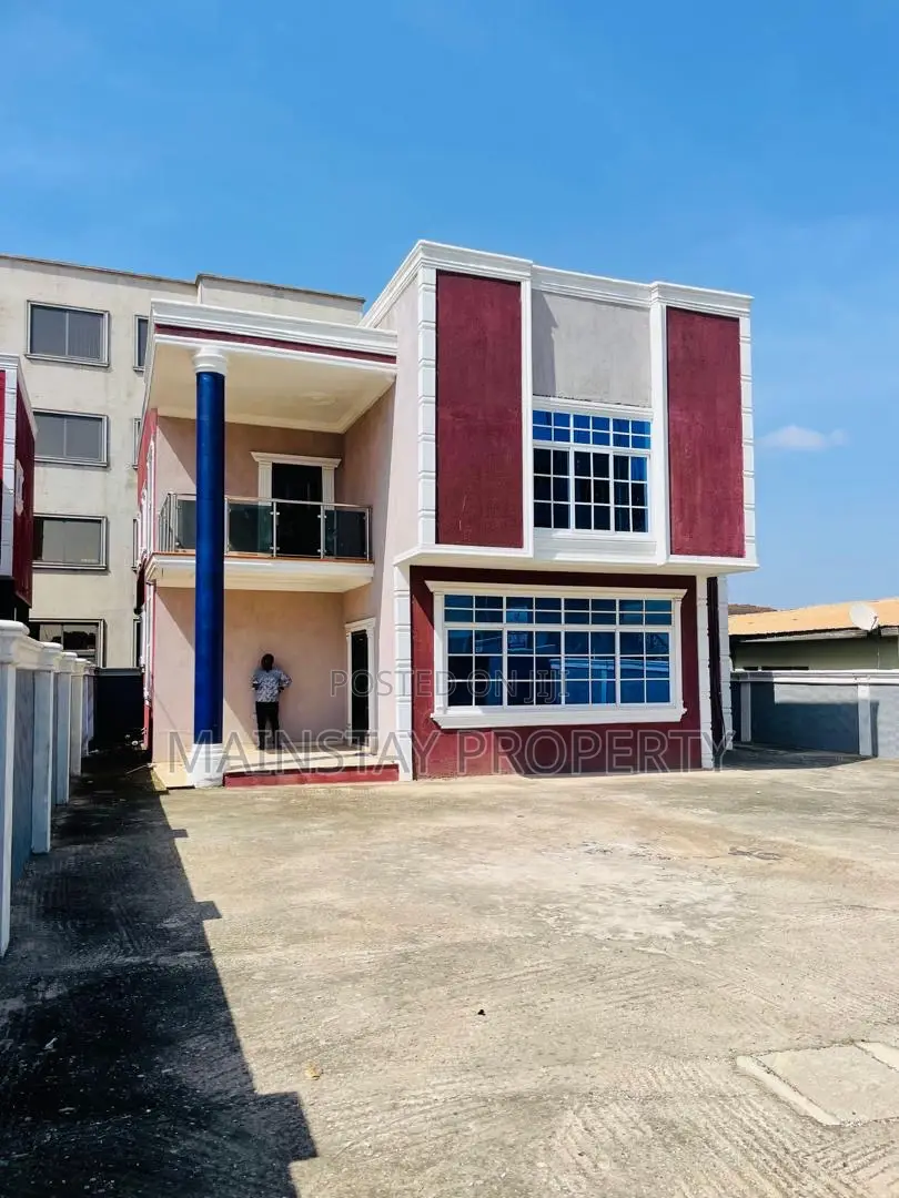 5bdrm House in Mainstay Estates, Ofankor for sale