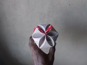 Petal Closure Gift Box