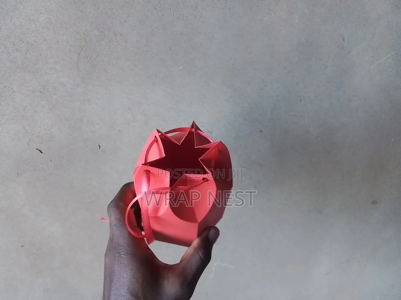 Petal Closure Gift Box