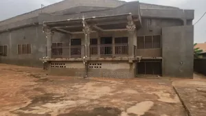 11bdrm House in Family, Kumasi Metropolitan for sale