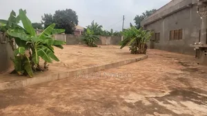 11bdrm House in Family, Kumasi Metropolitan for sale