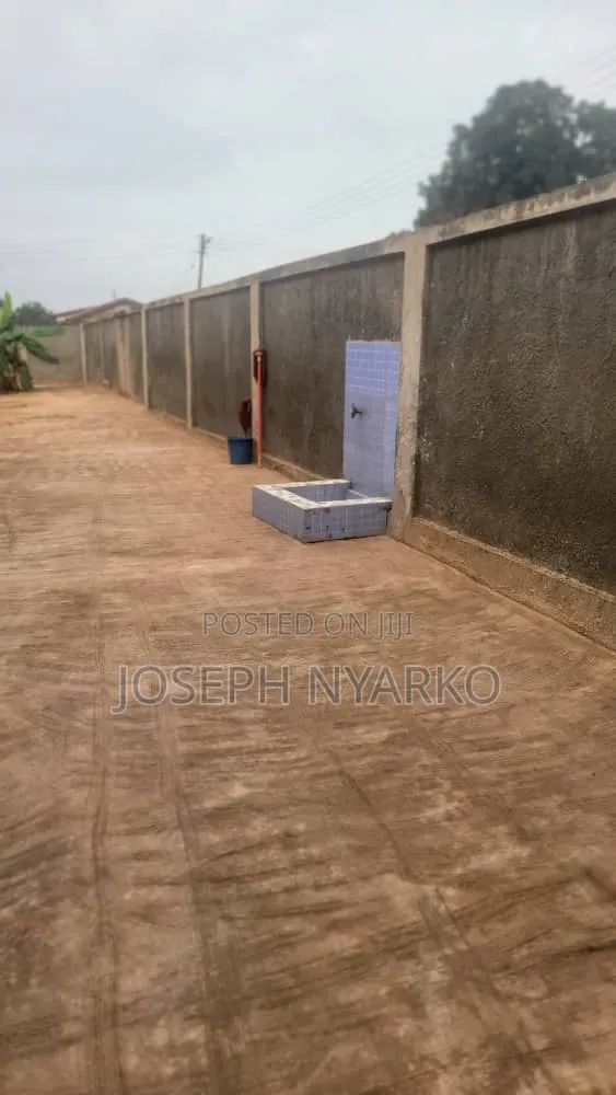 11bdrm House in Family, Kumasi Metropolitan for sale