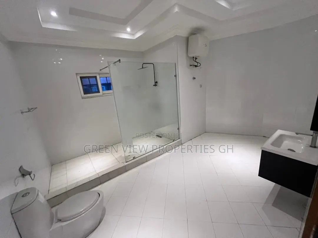 5bdrm House in East Legon for rent