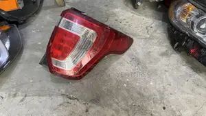 Ford Explorer 2016-2019 Tail Light