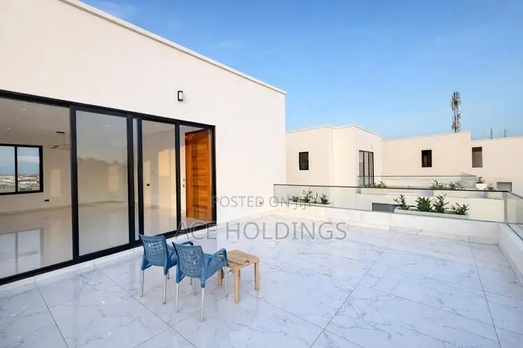 6bdrm Mansion in Adjiringanor, Adjiriganor for sale