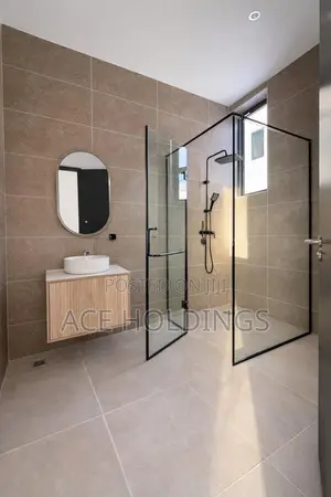 6bdrm Mansion in Adjiringanor, Adjiriganor for sale