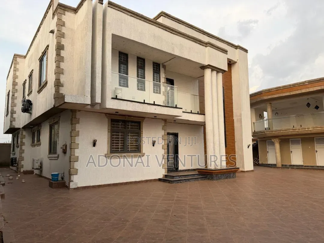 Furnished 7bdrm House in Asuofua, Kumasi Metropolitan for sale