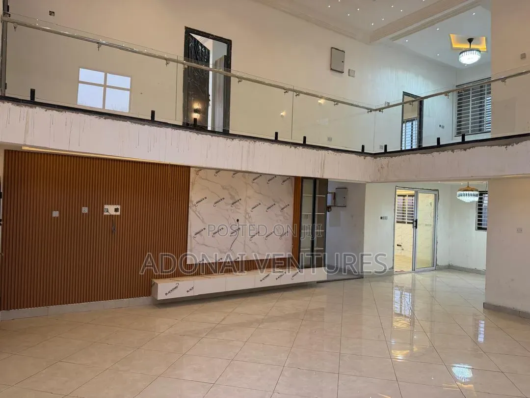 Furnished 7bdrm House in Asuofua, Kumasi Metropolitan for sale