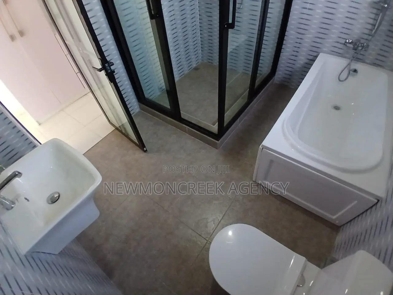 4bdrm Duplex in New Legon, Adenta for sale