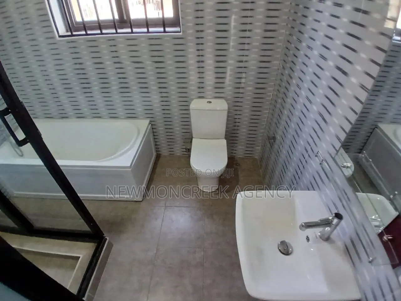 4bdrm Duplex in New Legon, Adenta for sale
