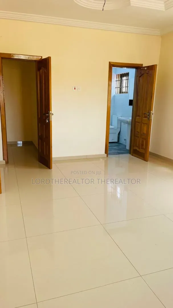5bdrm Mansion in Pokuase for rent