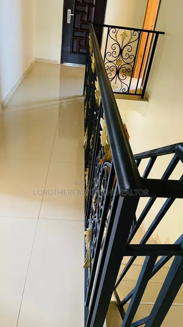 5bdrm Mansion in Pokuase for rent
