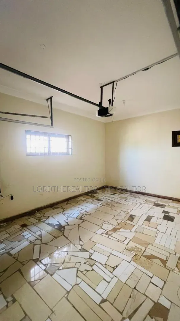 5bdrm Mansion in Pokuase for rent