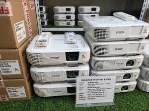 Uk-Used Epson Eb- Uo5 4000lumens Projector