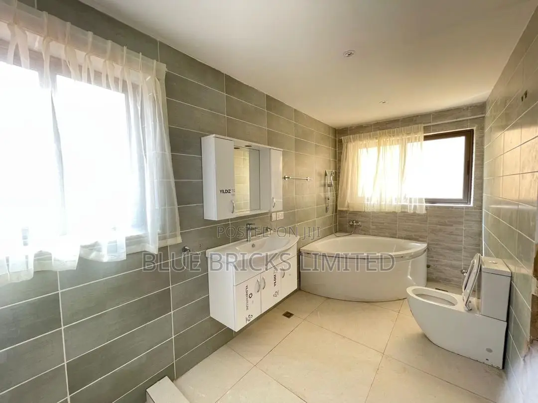 4bdrm House in East Legon, Lake Side Estate for sale