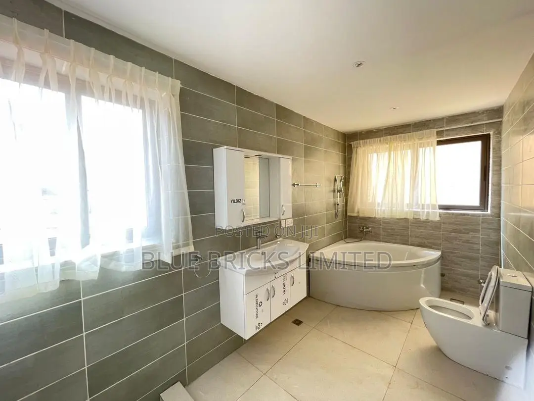 4bdrm House in East Legon, Lake Side Estate for sale