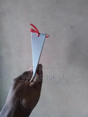 Pyramid Treat Box