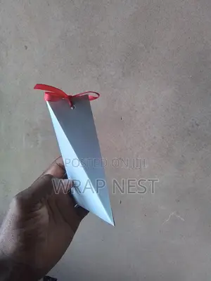 Pyramid Treat Box