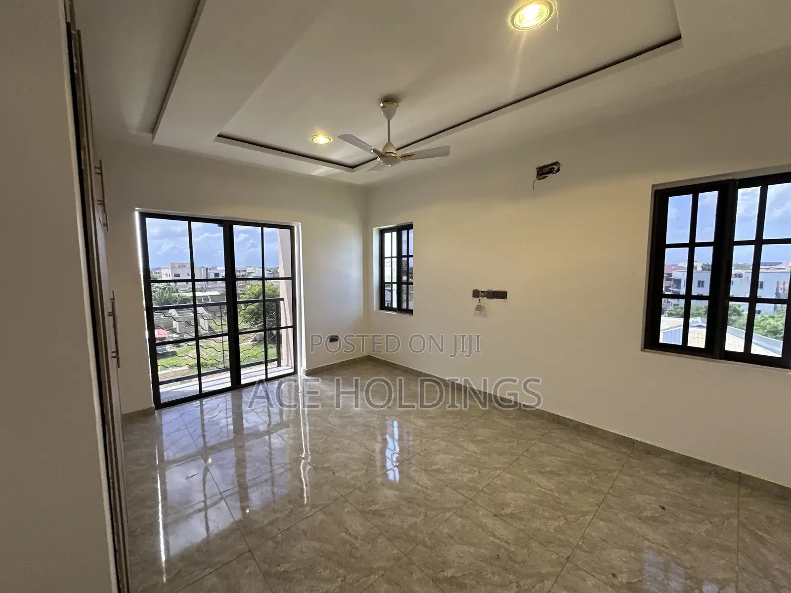 2bdrm Apartment in Lakeside for rent