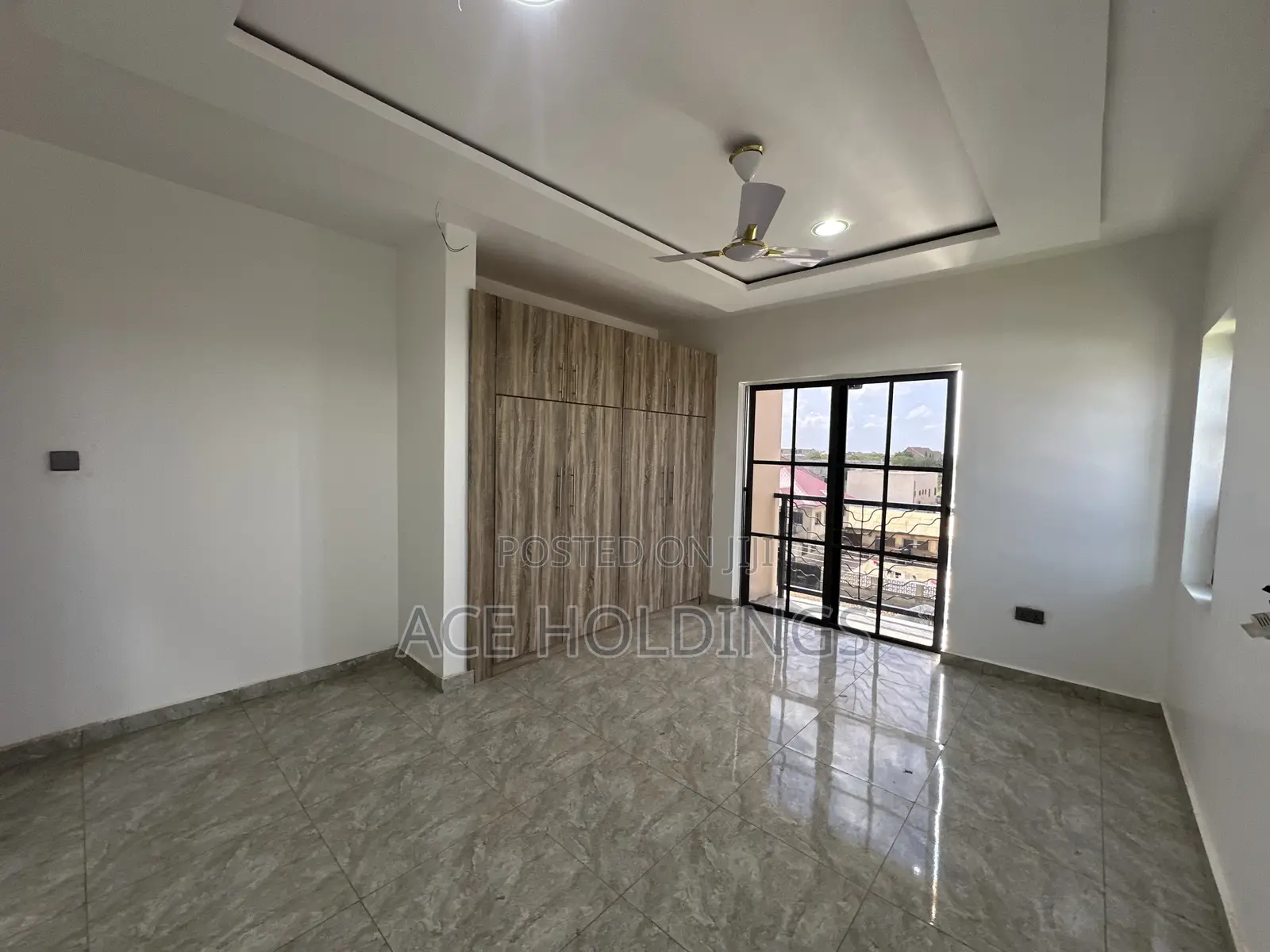 2bdrm Apartment in Lakeside for rent