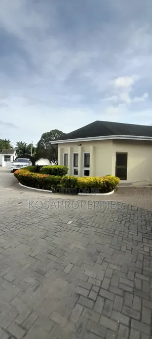 11bdrm House in East Legon, Ghana Link Area for rent