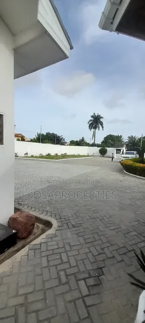 11bdrm House in East Legon, Ghana Link Area for rent