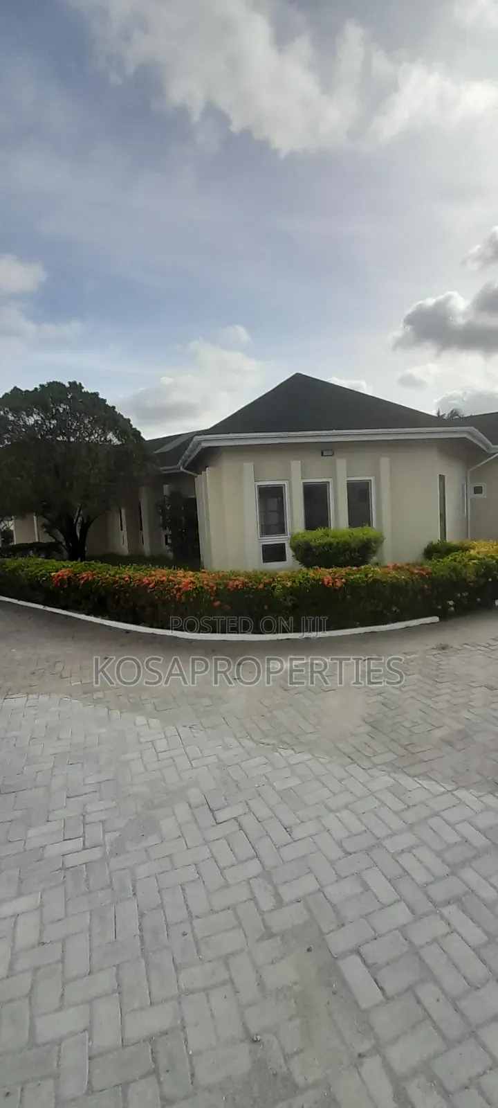 11bdrm House in East Legon, Ghana Link Area for rent