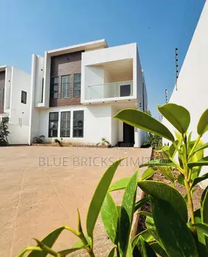 5bdrm House in Lakeside for sale